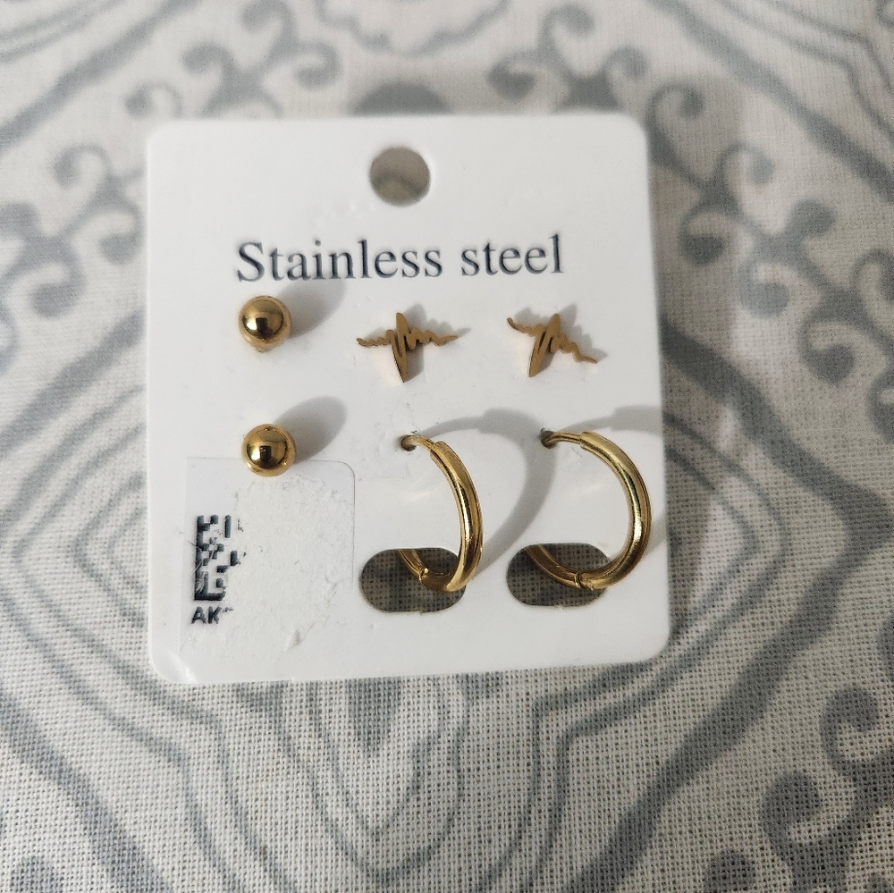 3 pairs of earrings